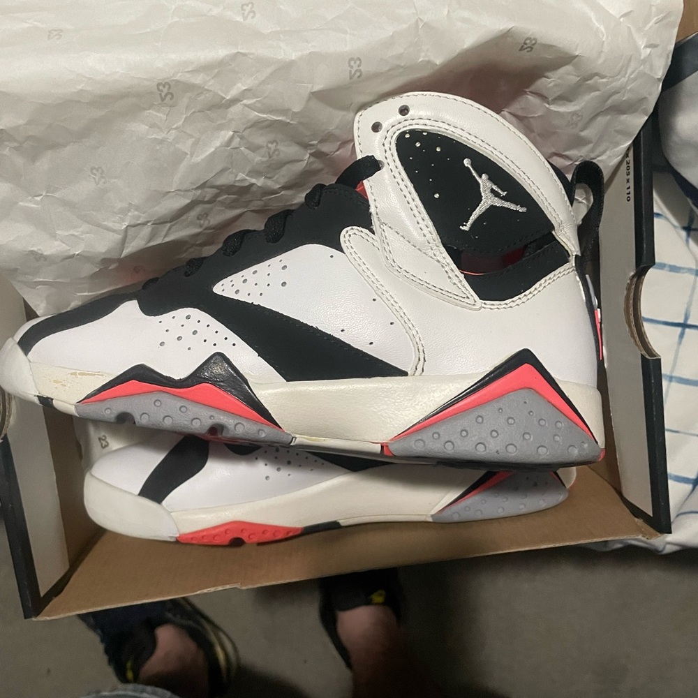 Jordan lava   youth 5.5   Lighty used excellent condition